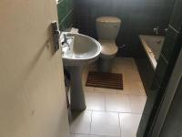 Bathroom 1 of property in Flora Park 