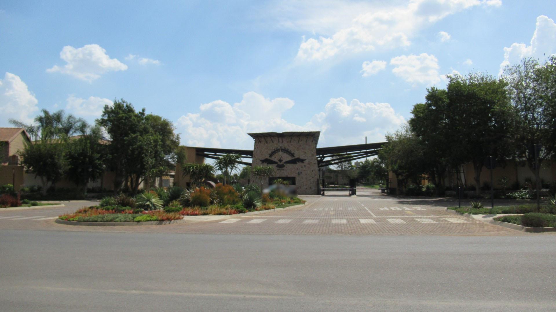 Front View of property in Glenmarais (Glen Marais)