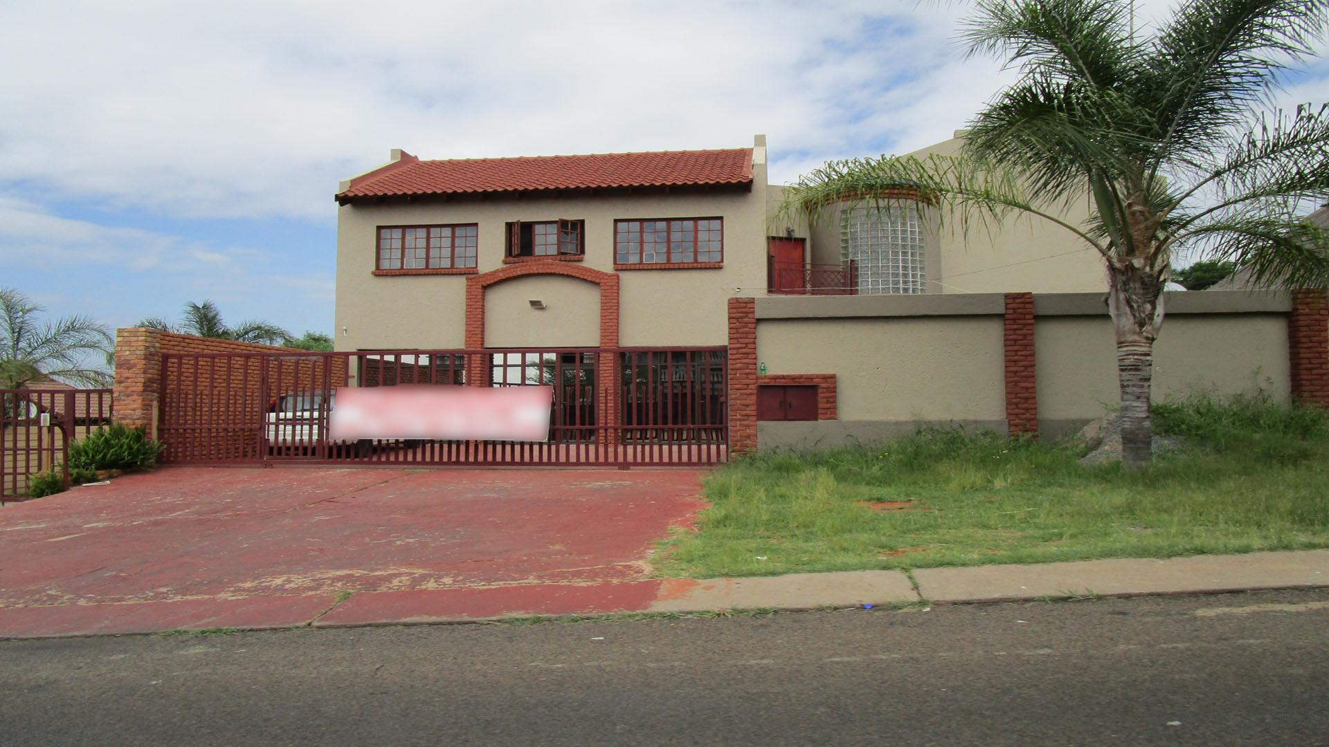 Front View of property in Philip Nel Park