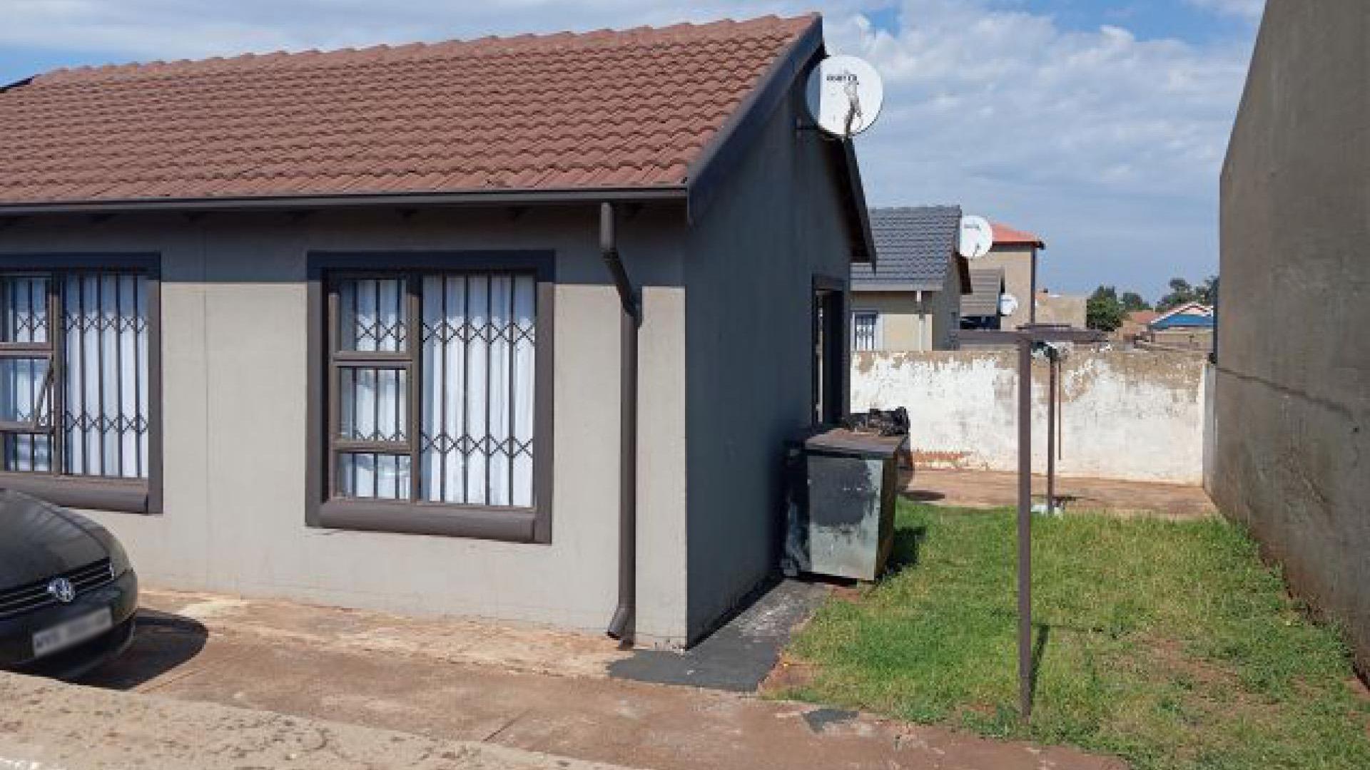 Backyard of property in Mapleton