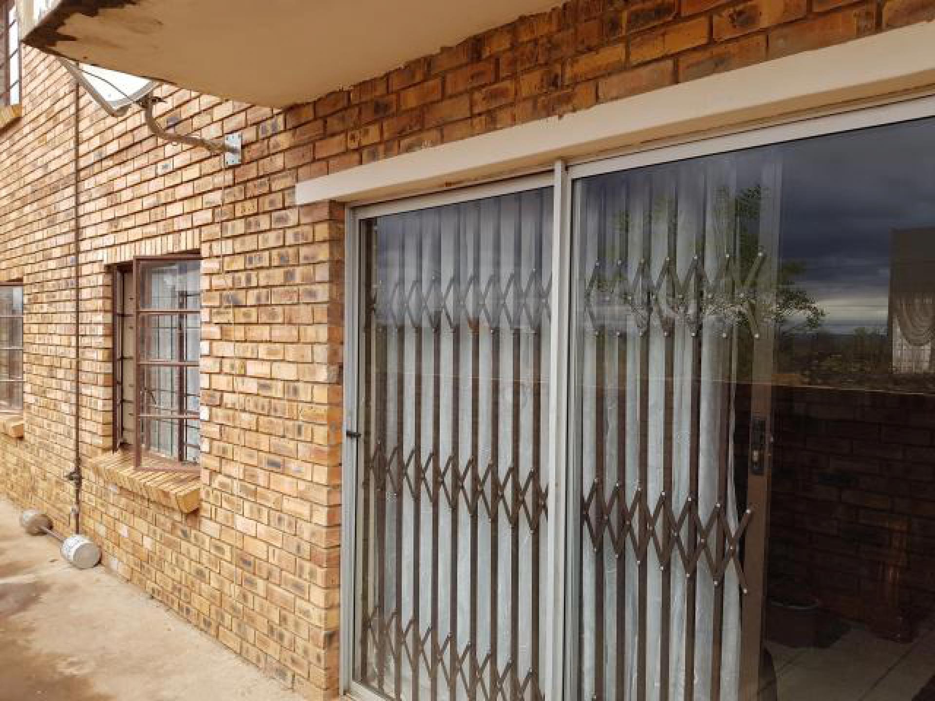 Front View of property in Lephalale (Ellisras)