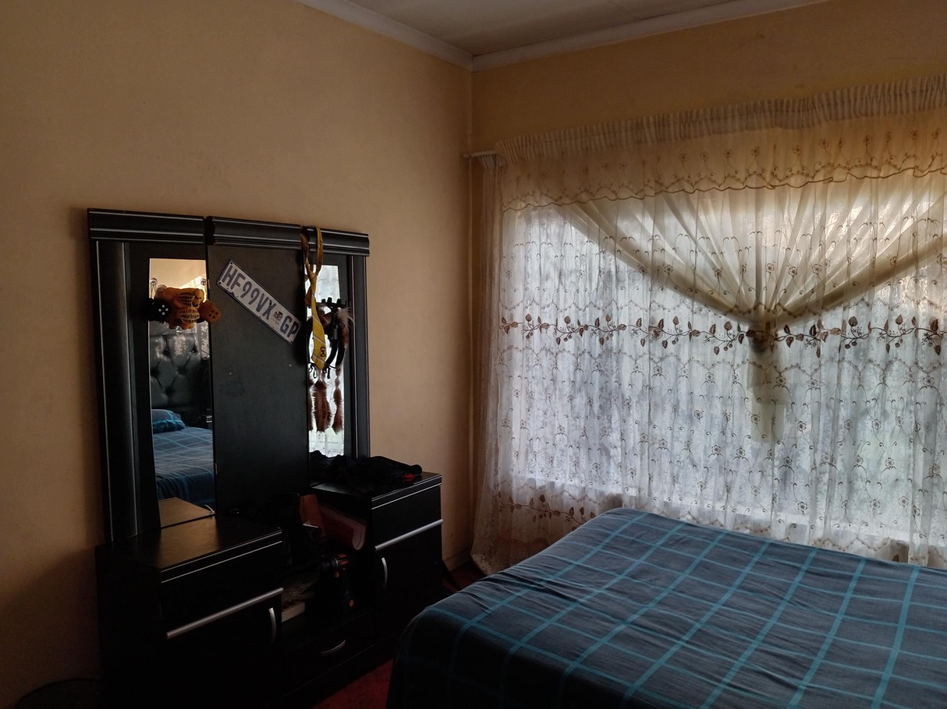 Bed Room 1 of property in Bethal