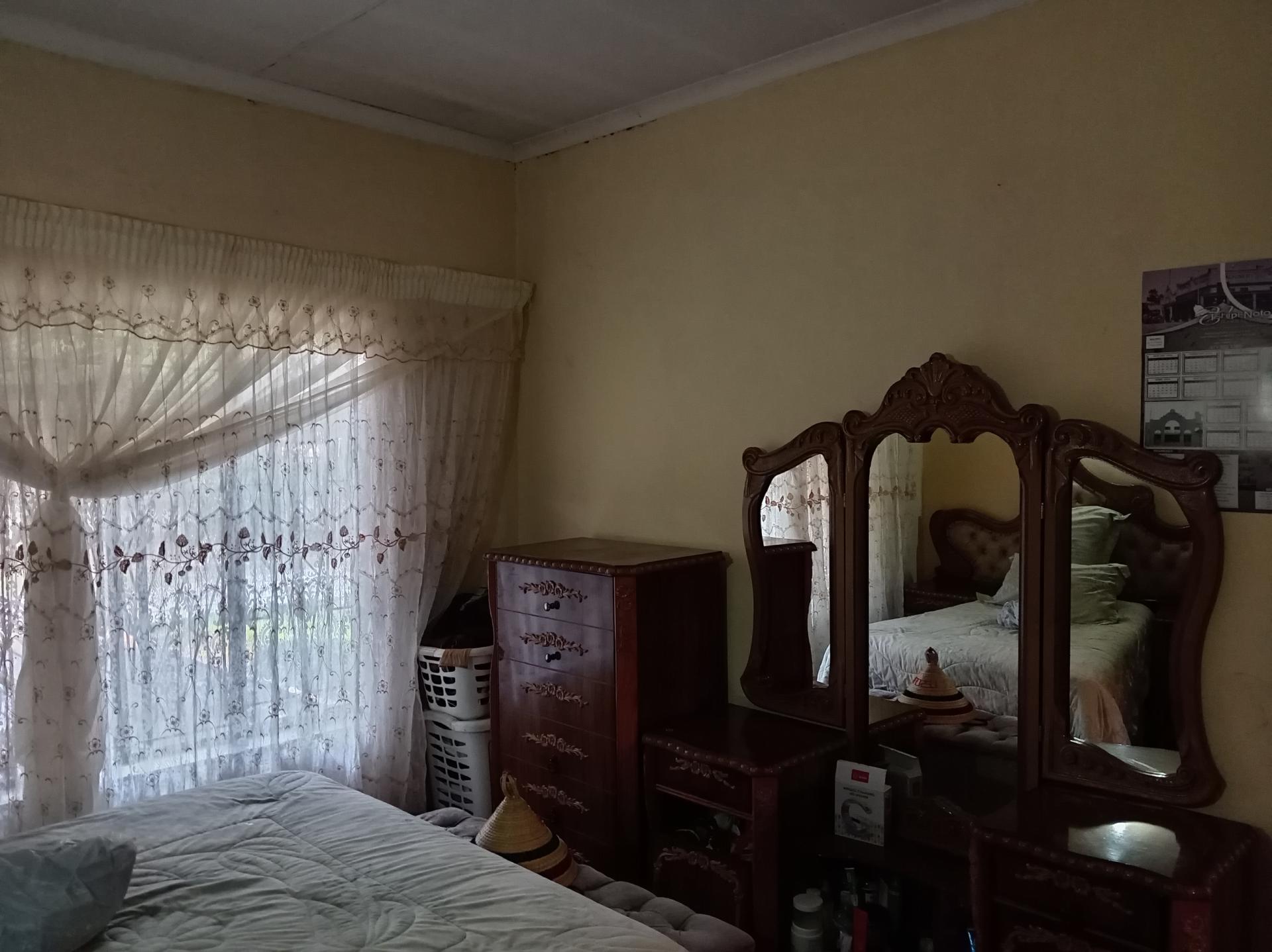 Bed Room 2 of property in Bethal