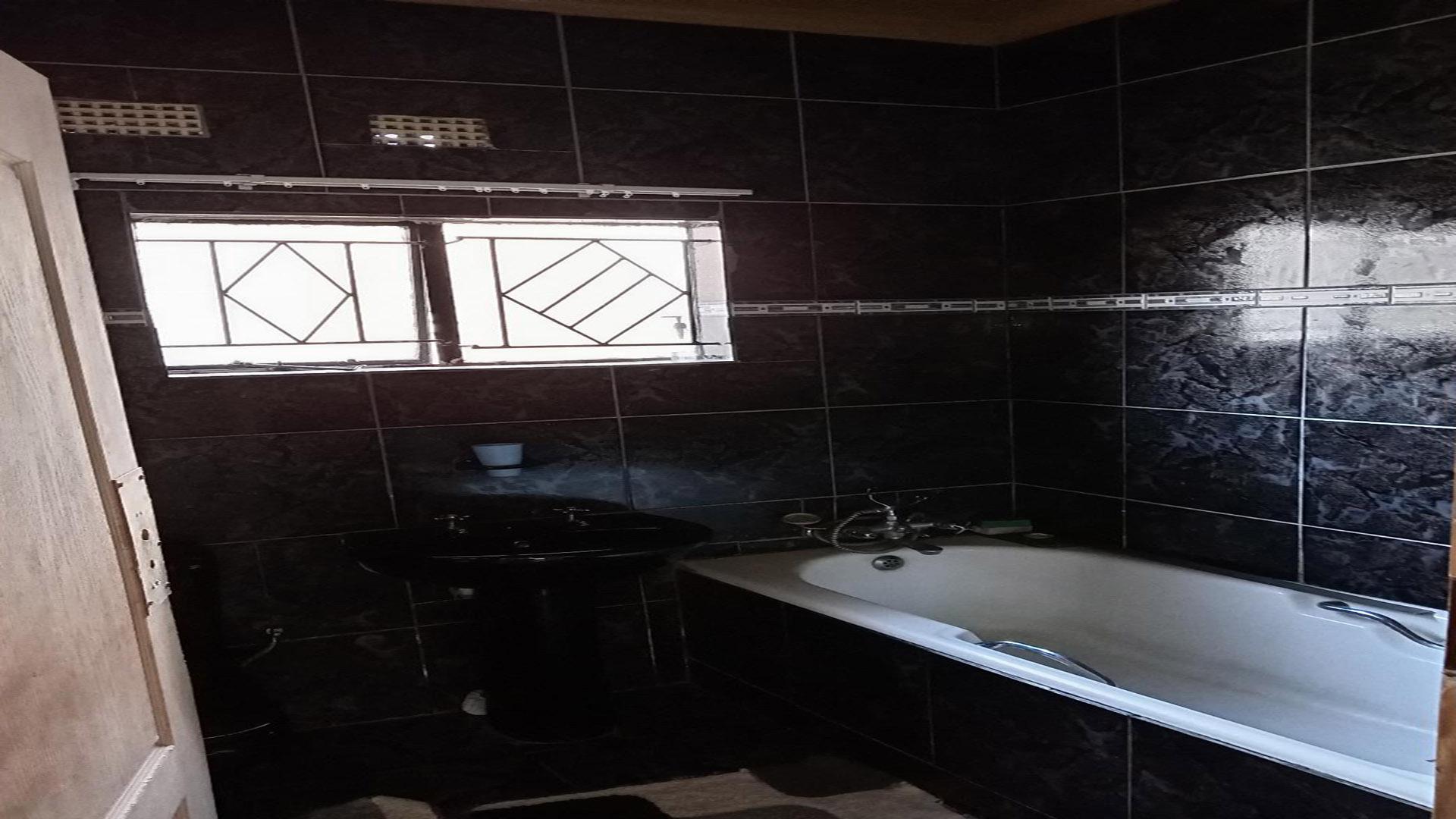 Main Bathroom of property in Bethal