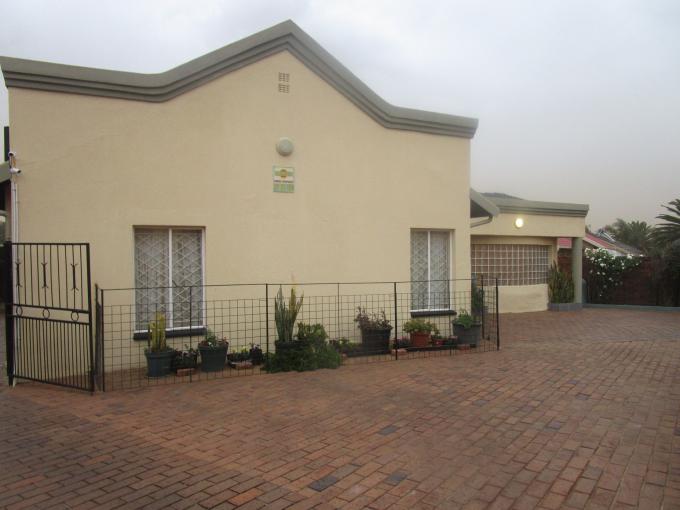 4 Bedroom House for Sale For Sale in Lenasia South - Home Sell - MR252766