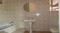 Bathroom 2 - 7 square meters of property in Reyno Ridge