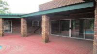 Patio of property in Reyno Ridge