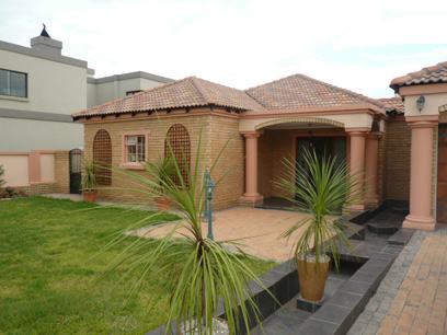 3 Bedroom House for Sale For Sale in Silver Lakes Golf Estate - Private Sale - MR25313