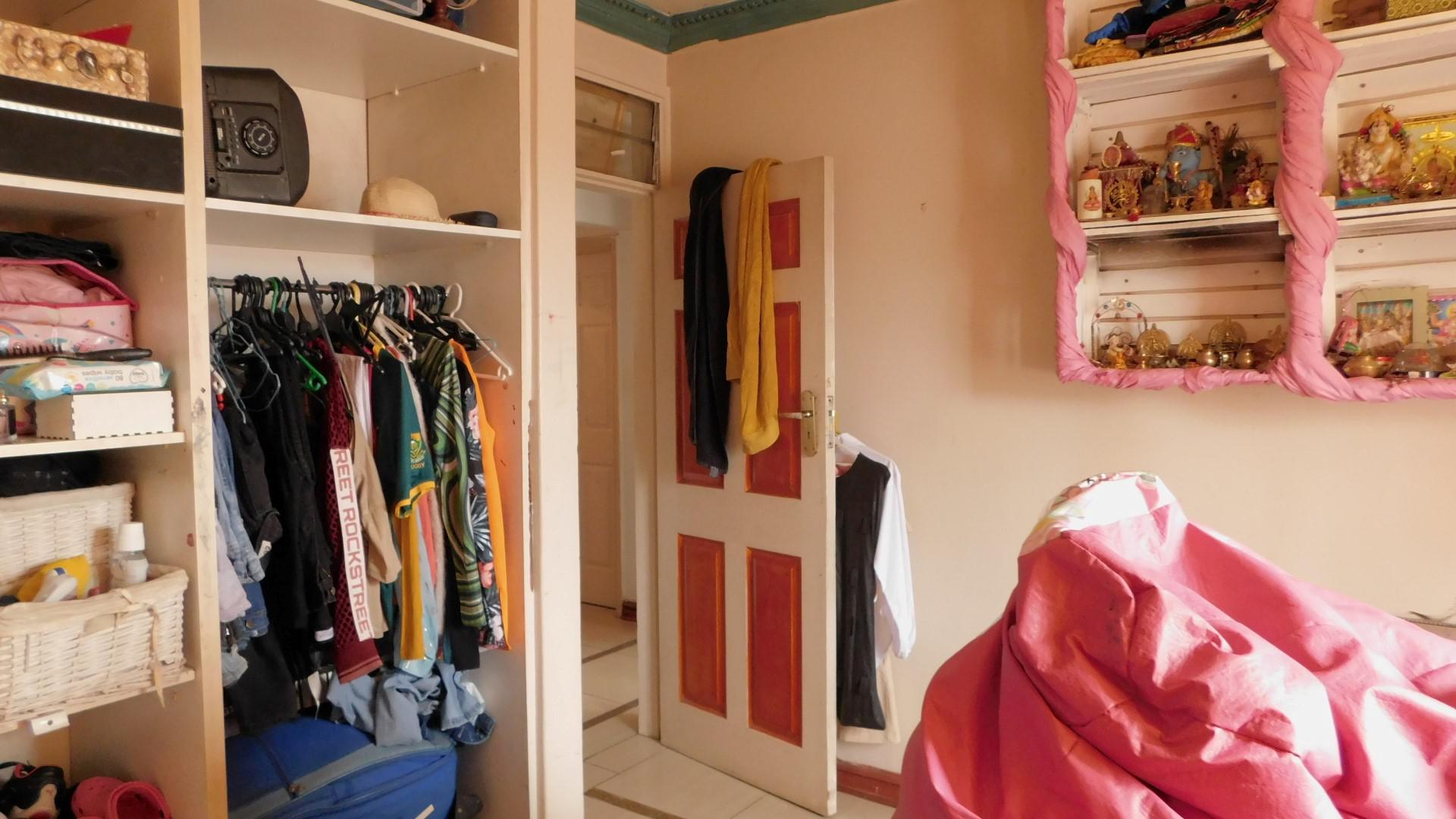 Bed Room 2 - 15 square meters of property in Mount Vernon 