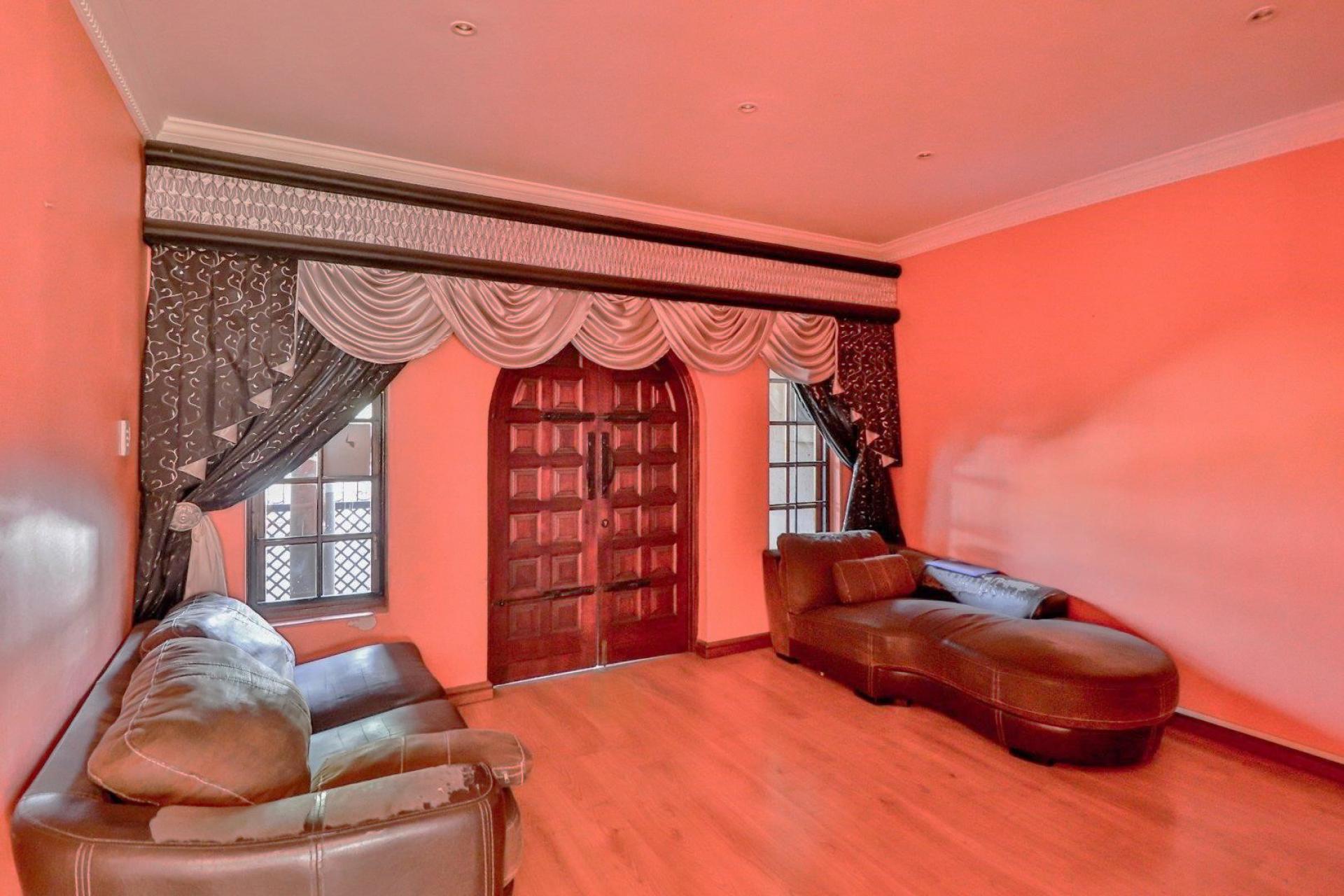 Lounges - 26 square meters of property in Montana