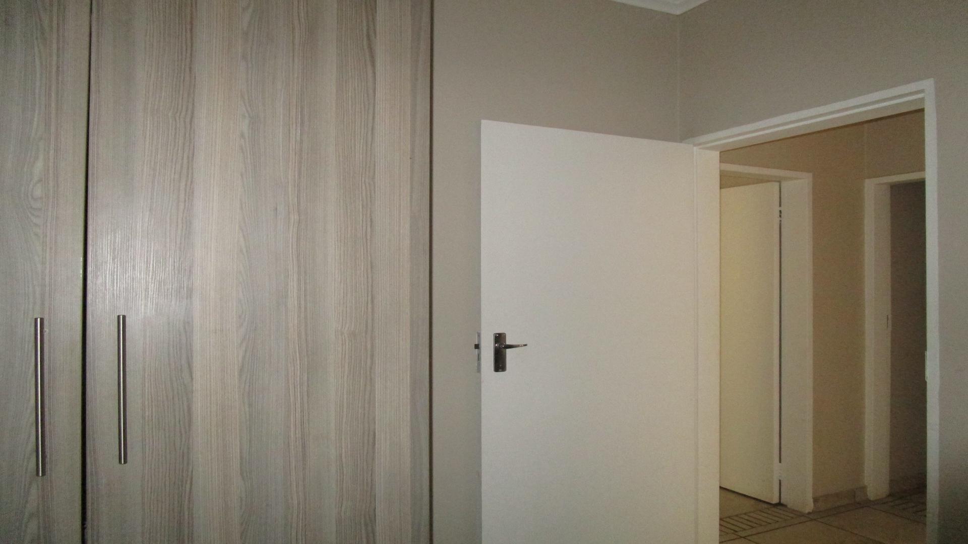 Bed Room 1 - 8 square meters of property in Waterval East