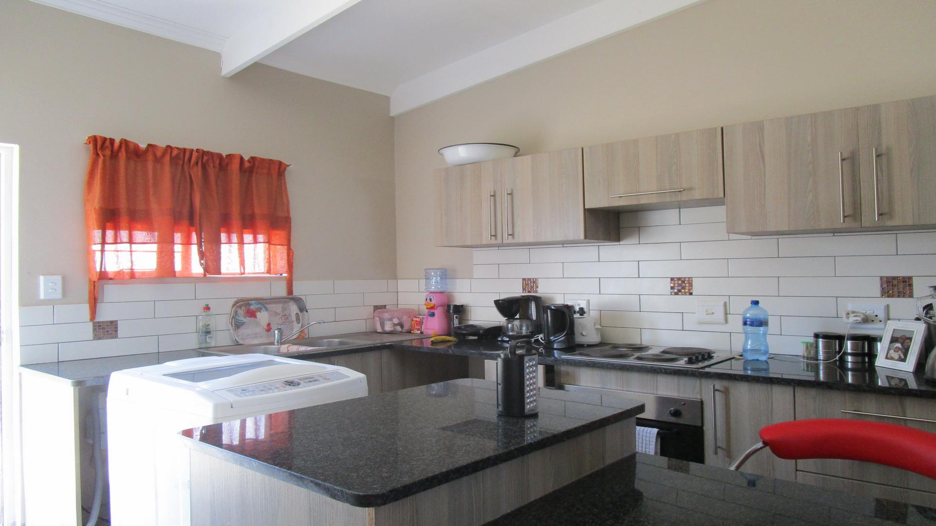 Kitchen - 17 square meters of property in Waterval East