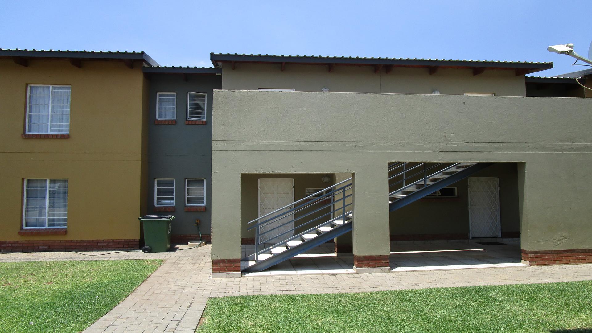 Front View of property in Waterval East