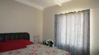 Bed Room 2 - 11 square meters of property in Waterval East