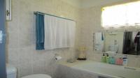 Bathroom 3+ - 4 square meters of property in Brits