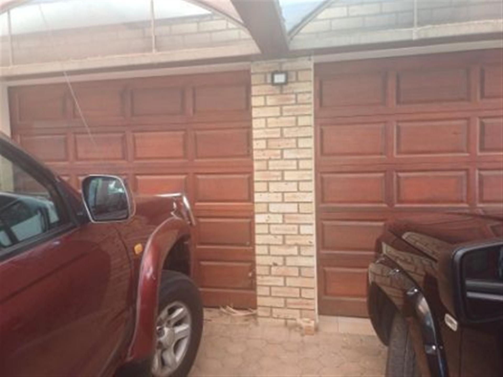 Garage of property in Ruimsig