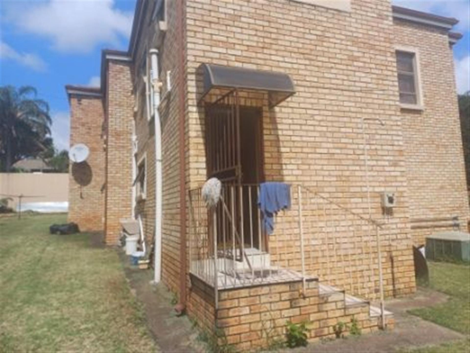 Front View of property in Ruimsig