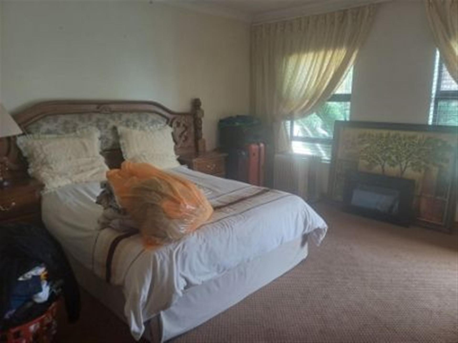 Main Bedroom of property in Ruimsig