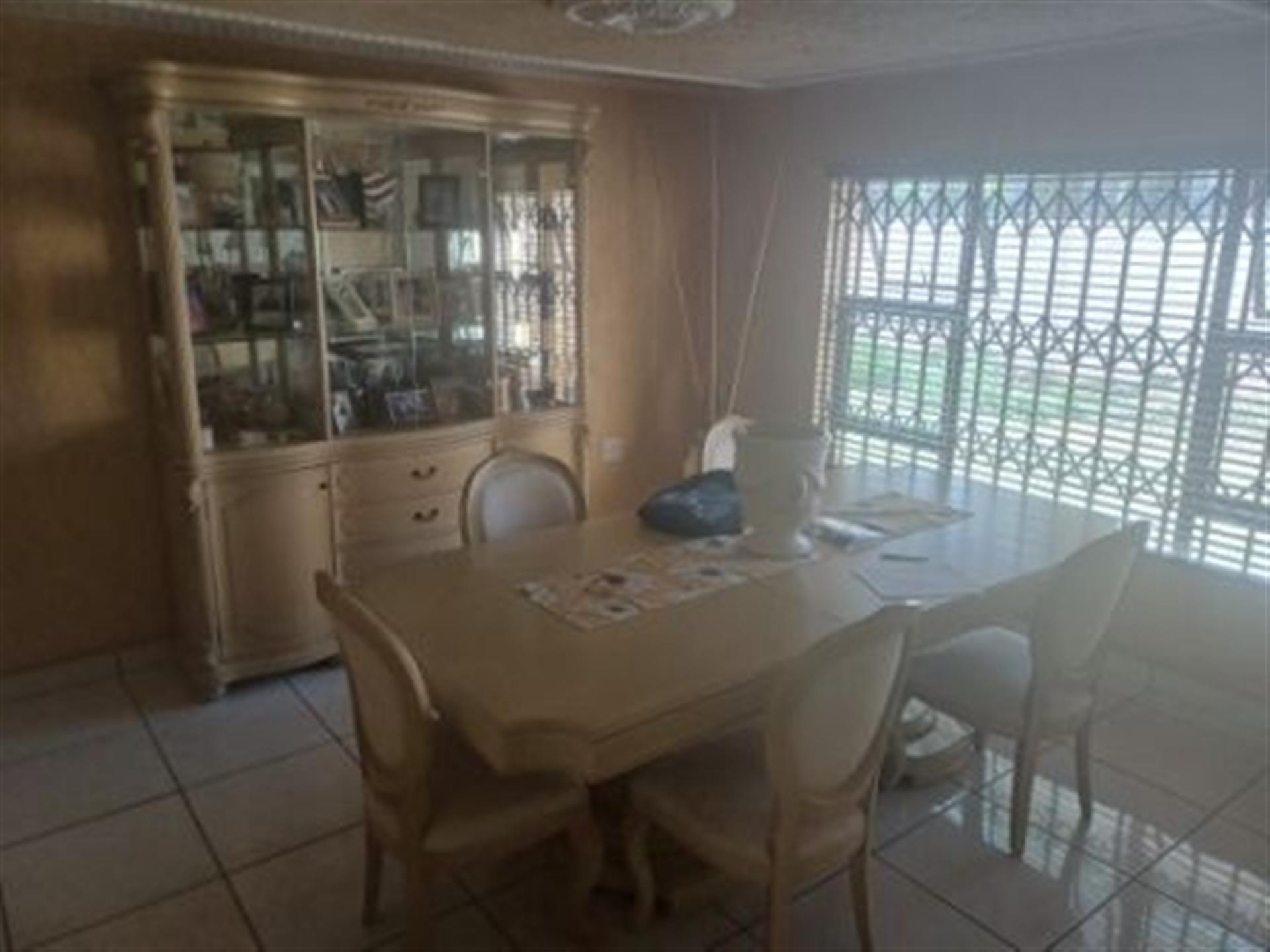 Dining Room of property in Ruimsig