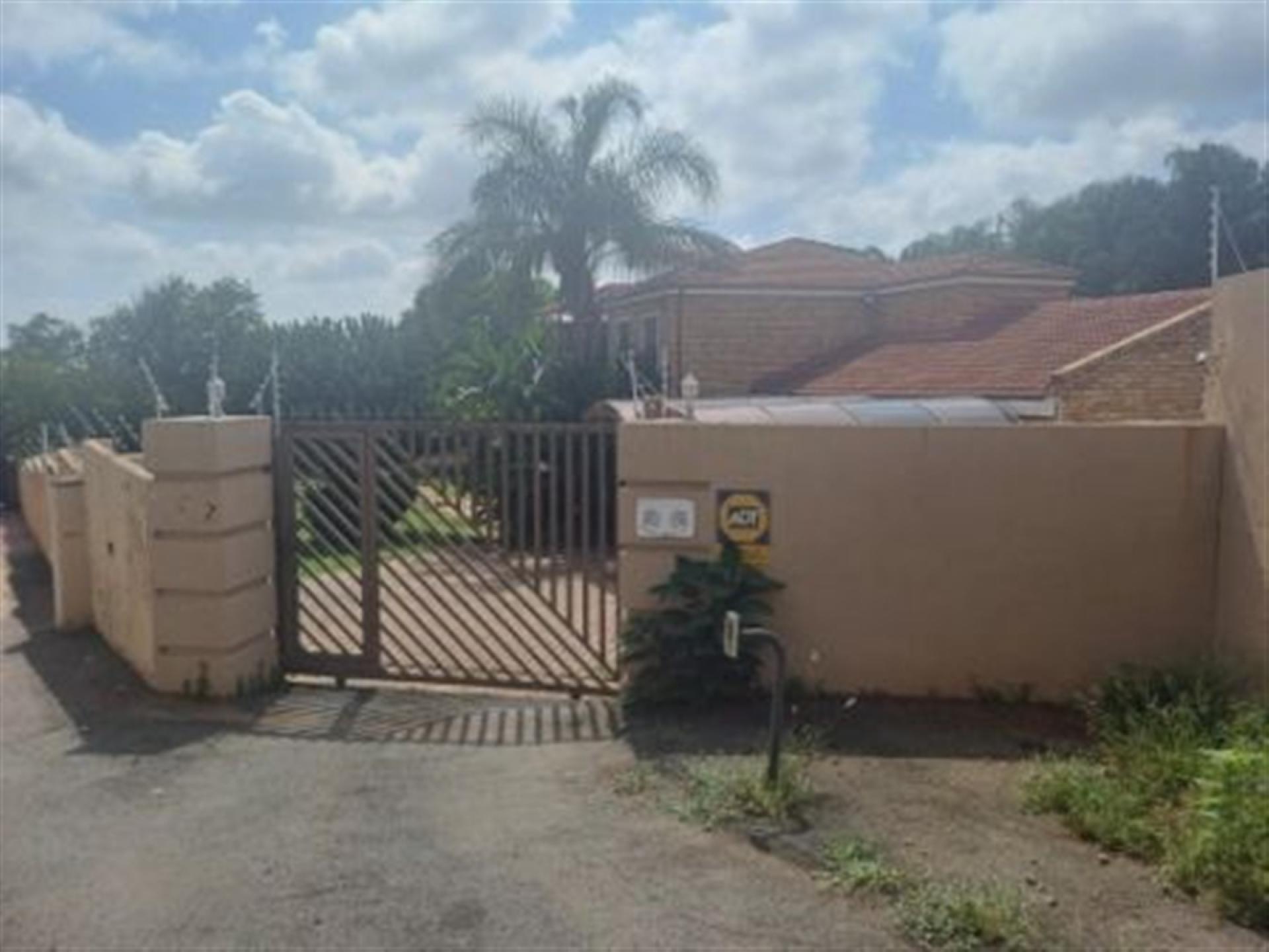 Front View of property in Ruimsig