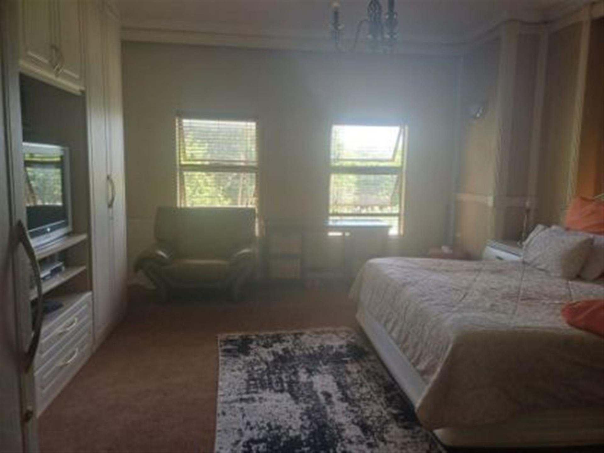 Main Bedroom of property in Ruimsig