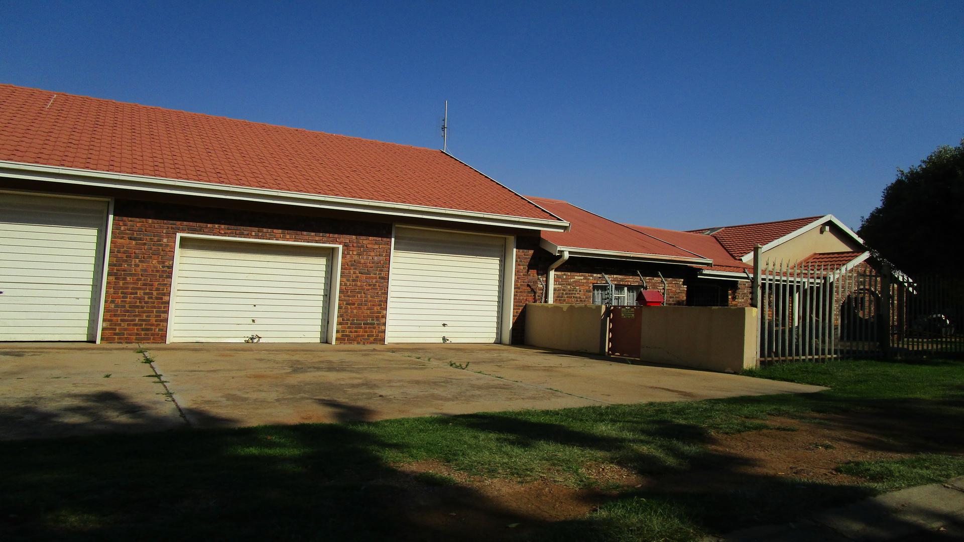 Front View of property in Rayton
