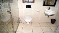 Bathroom 1 - 6 square meters of property in Hilton