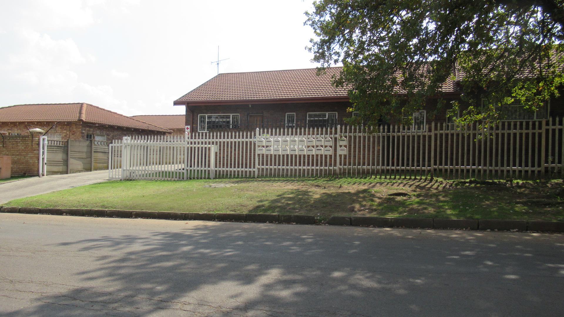 Front View of property in Ermelo