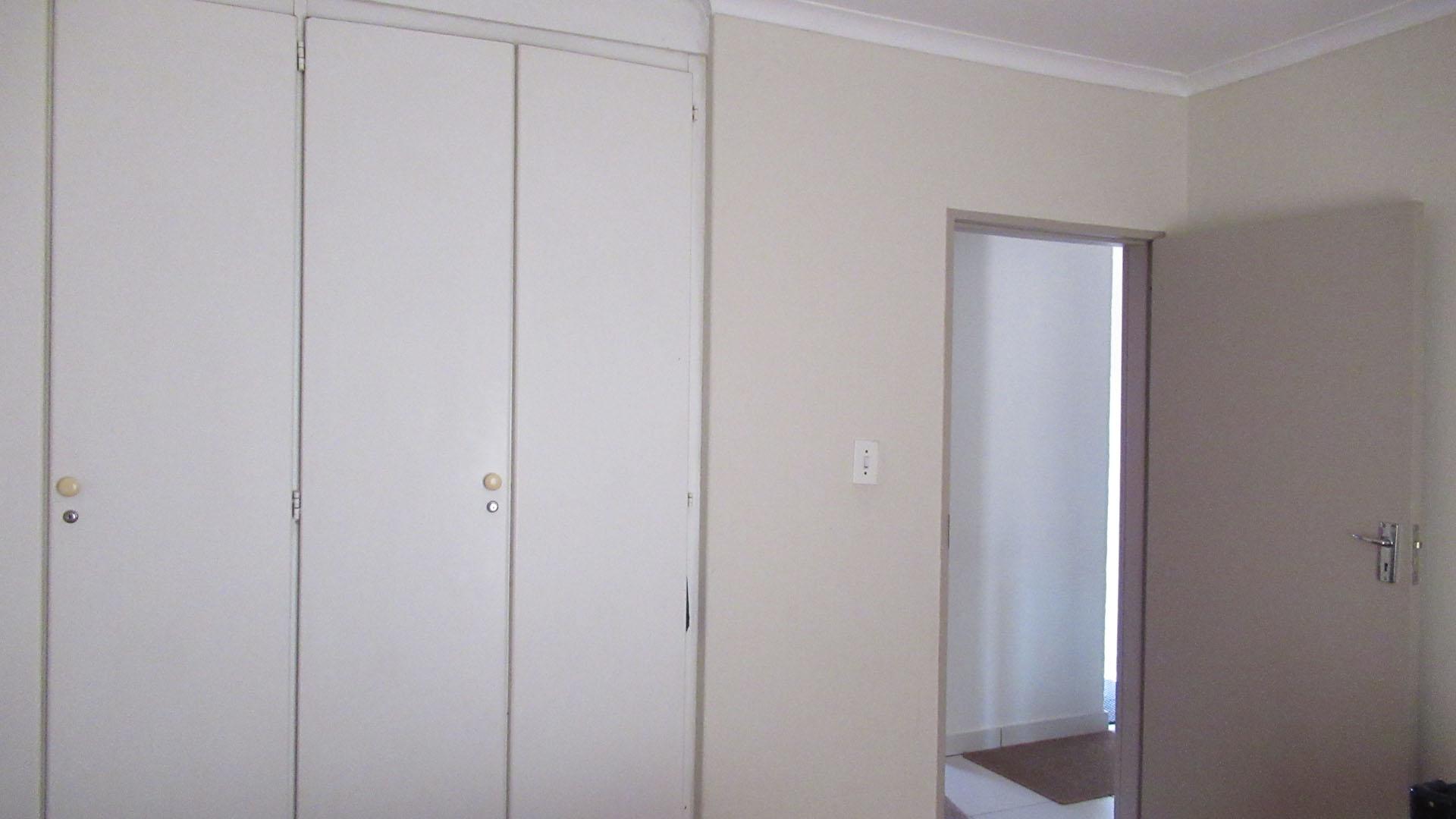 Main Bedroom - 16 square meters of property in Vorna Valley