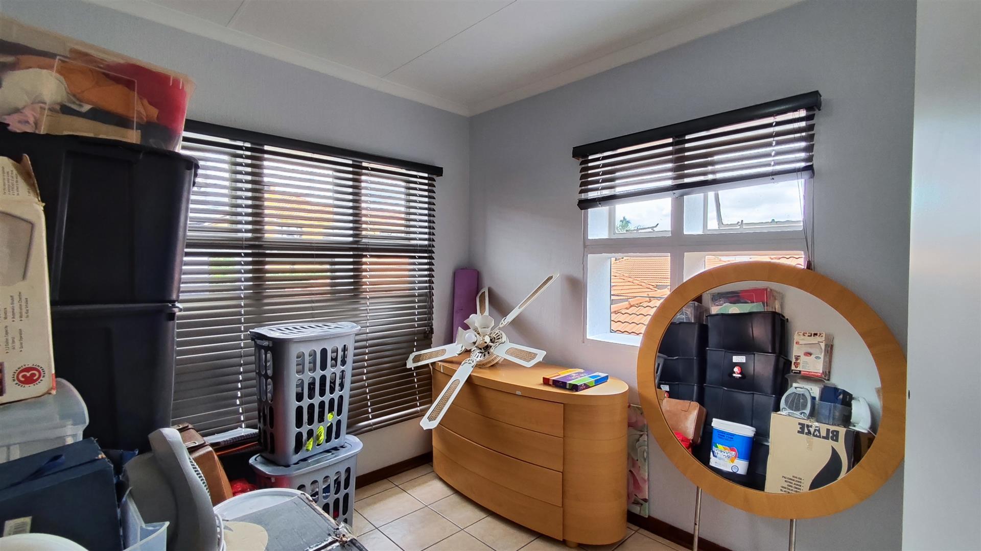 Bed Room 2 - 10 square meters of property in Alberton