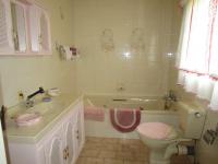 Main Bathroom - 6 square meters of property in Riversdale