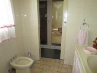 Main Bathroom - 6 square meters of property in Riversdale
