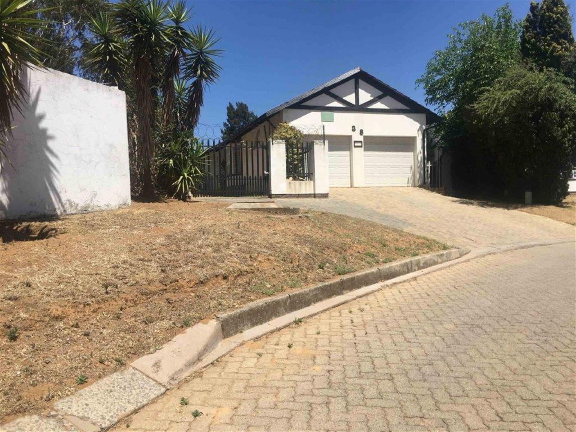 Front View of property in Ormonde