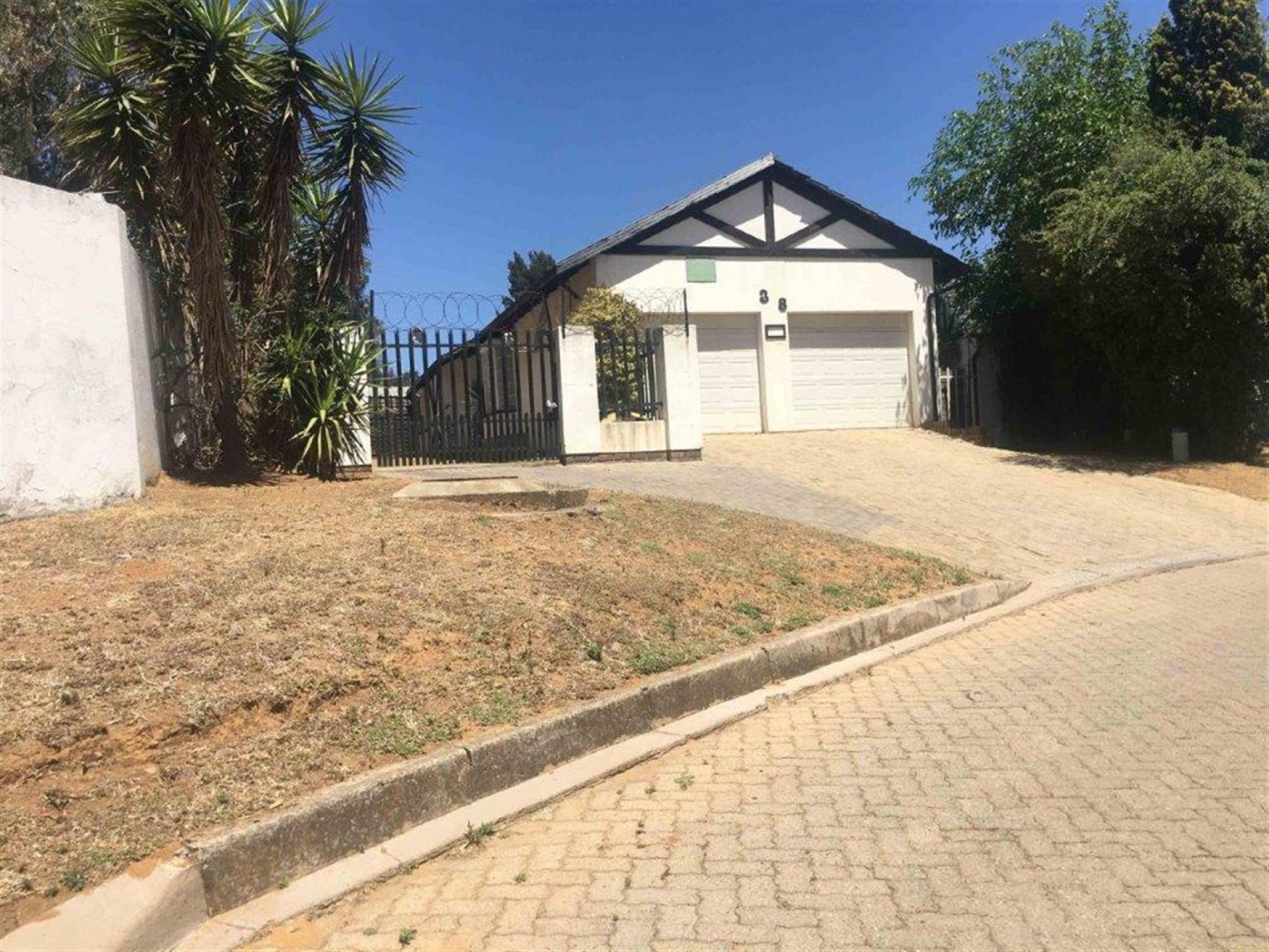 Front View of property in Ormonde