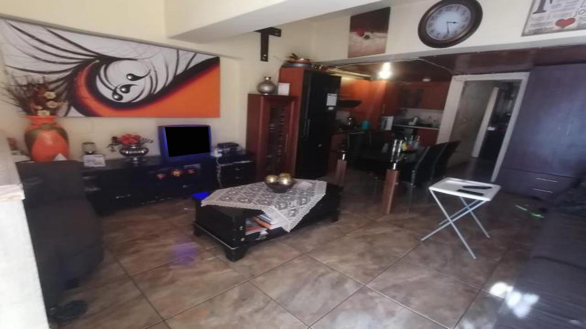 Lounges - 17 square meters of property in Florida
