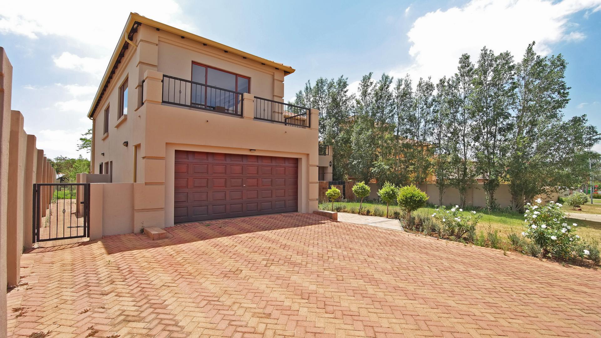 Front View of property in Willow Acres Estate