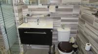 Main Bathroom - 6 square meters of property in Homelands AH