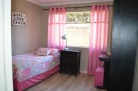 Bed Room 2 - 11 square meters of property in Terenure