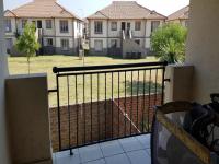 Balcony - 8 square meters of property in Parkrand
