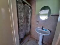 Main Bathroom - 3 square meters of property in Parkrand