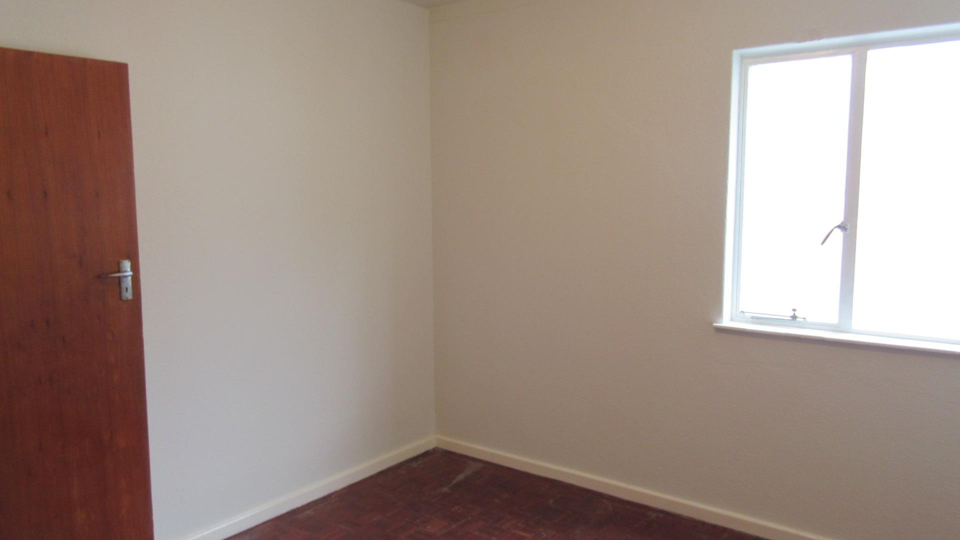 Main Bedroom - 12 square meters of property in Cape Town Centre