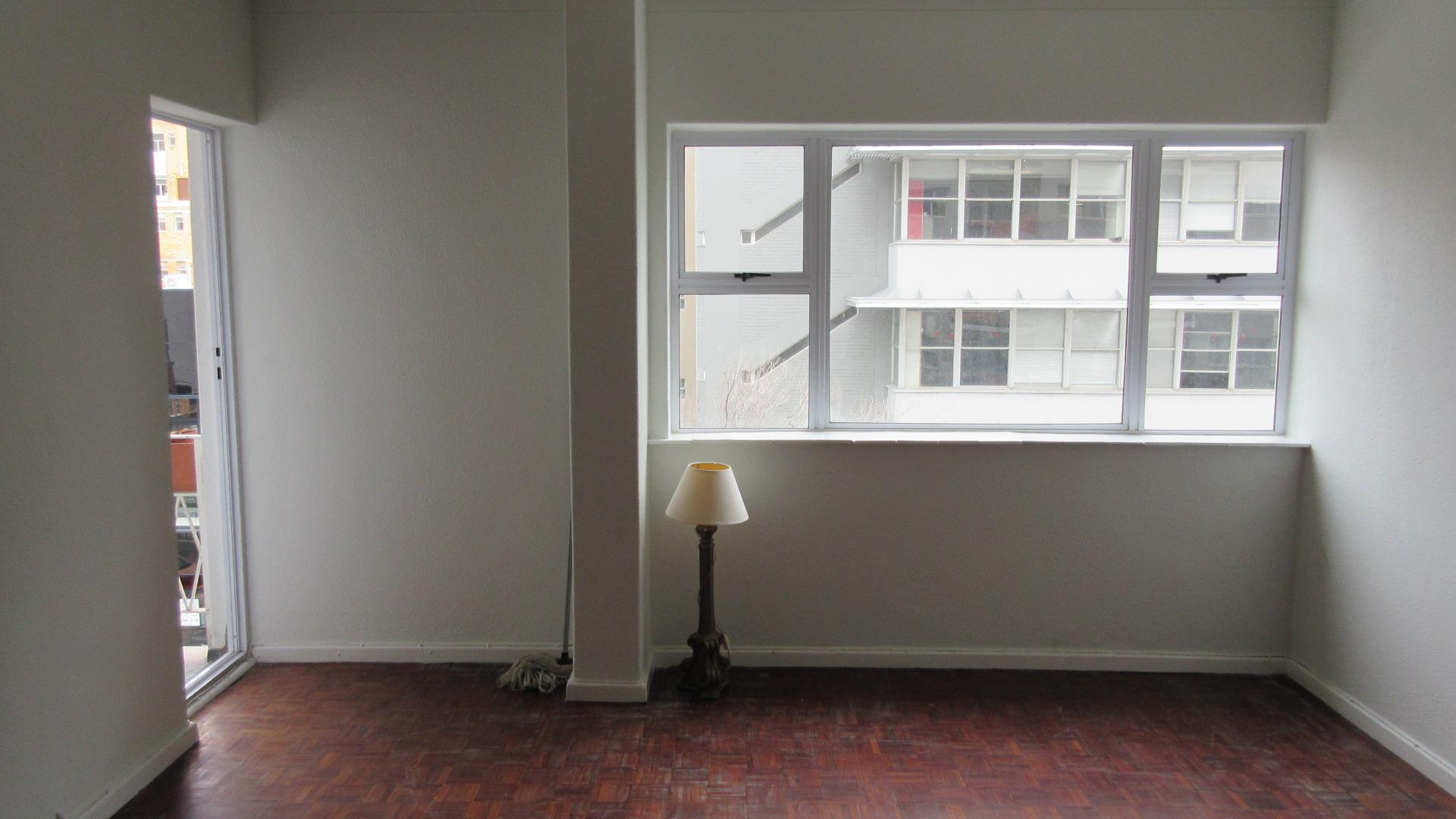 Lounges - 18 square meters of property in Cape Town Centre