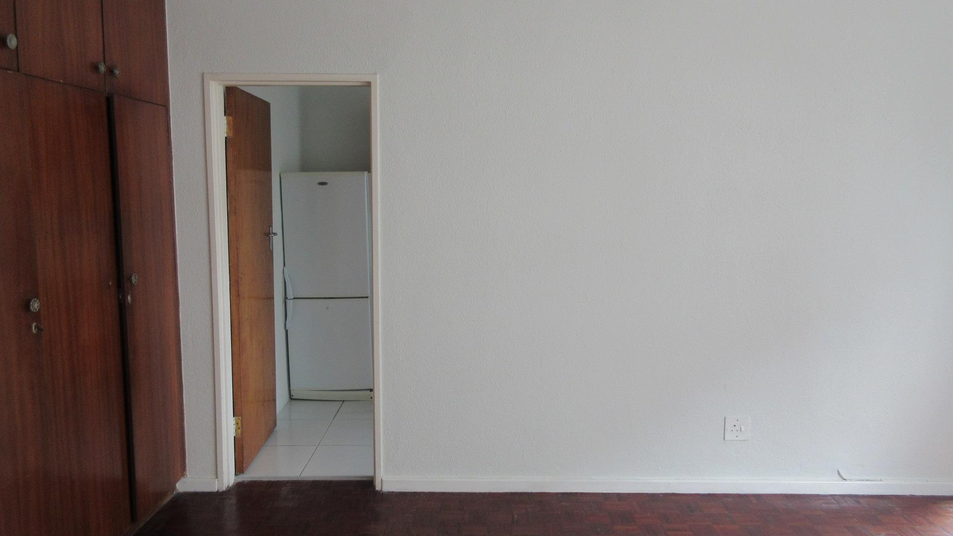 Lounges - 18 square meters of property in Cape Town Centre