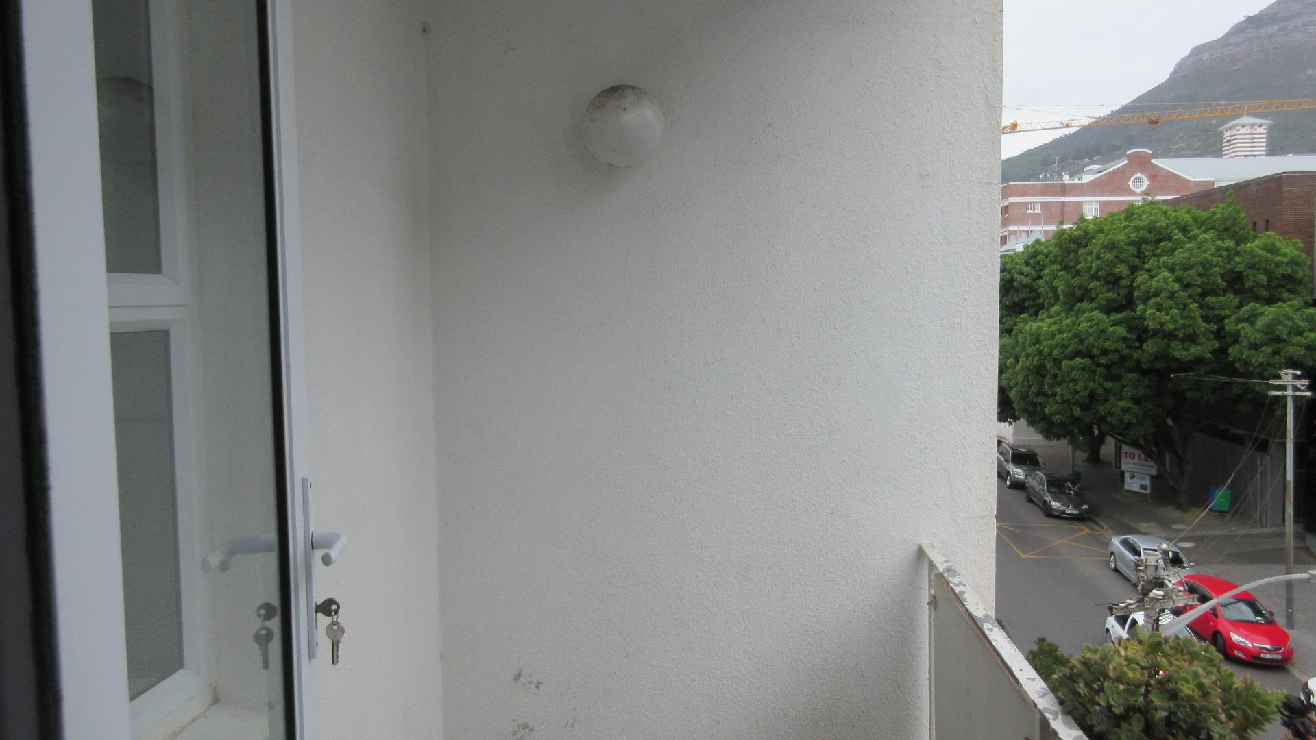 Balcony - 2 square meters of property in Cape Town Centre