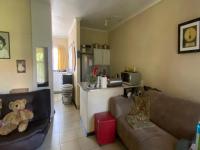 Lounges - 17 square meters of property in Horison View