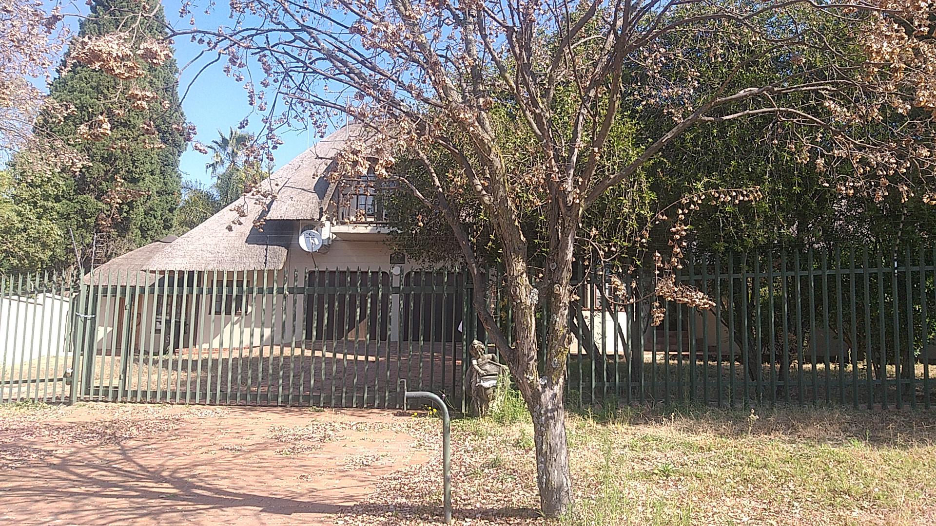 Front View of property in Lone Hill