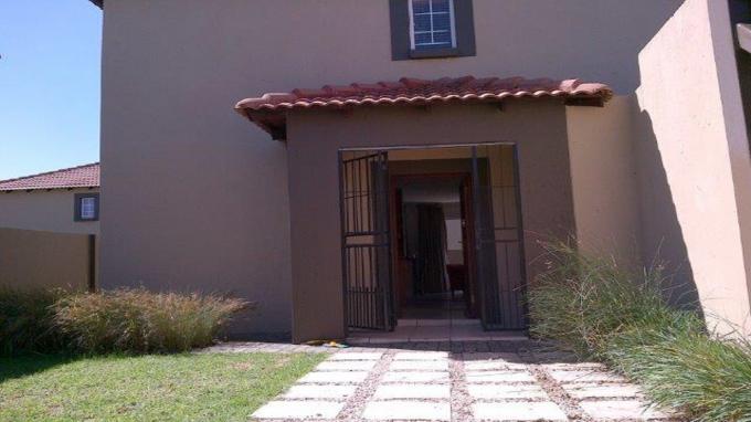 3 Bedroom Cluster to Rent in Olivedale - Property to rent - MR260725