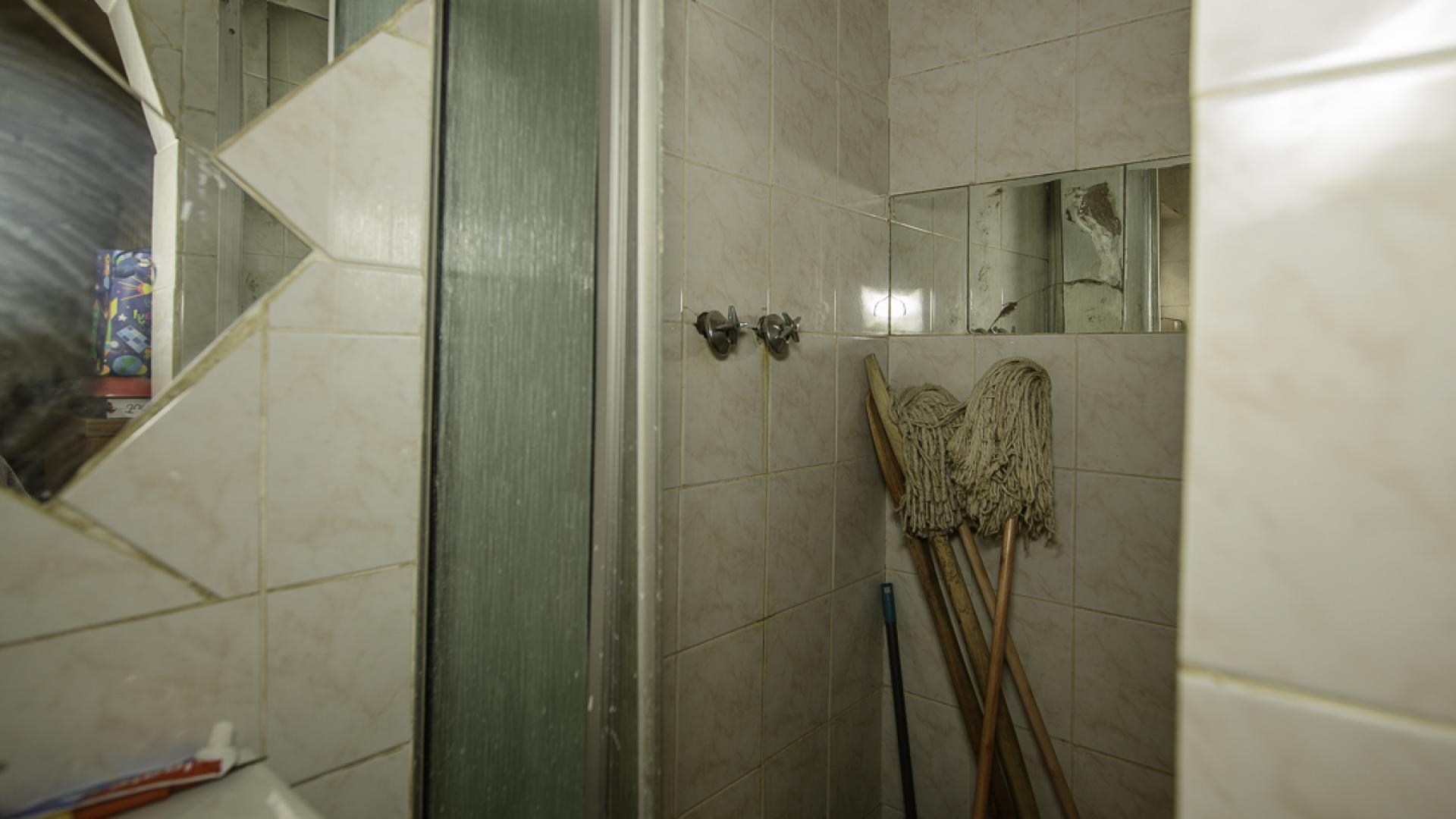 Bathroom 1 of property in Klerksdorp