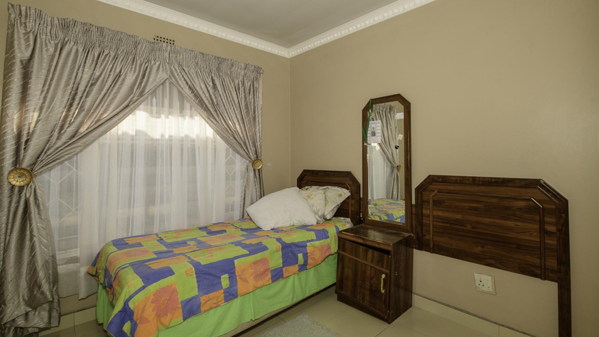 Bed Room 2 of property in Klerksdorp