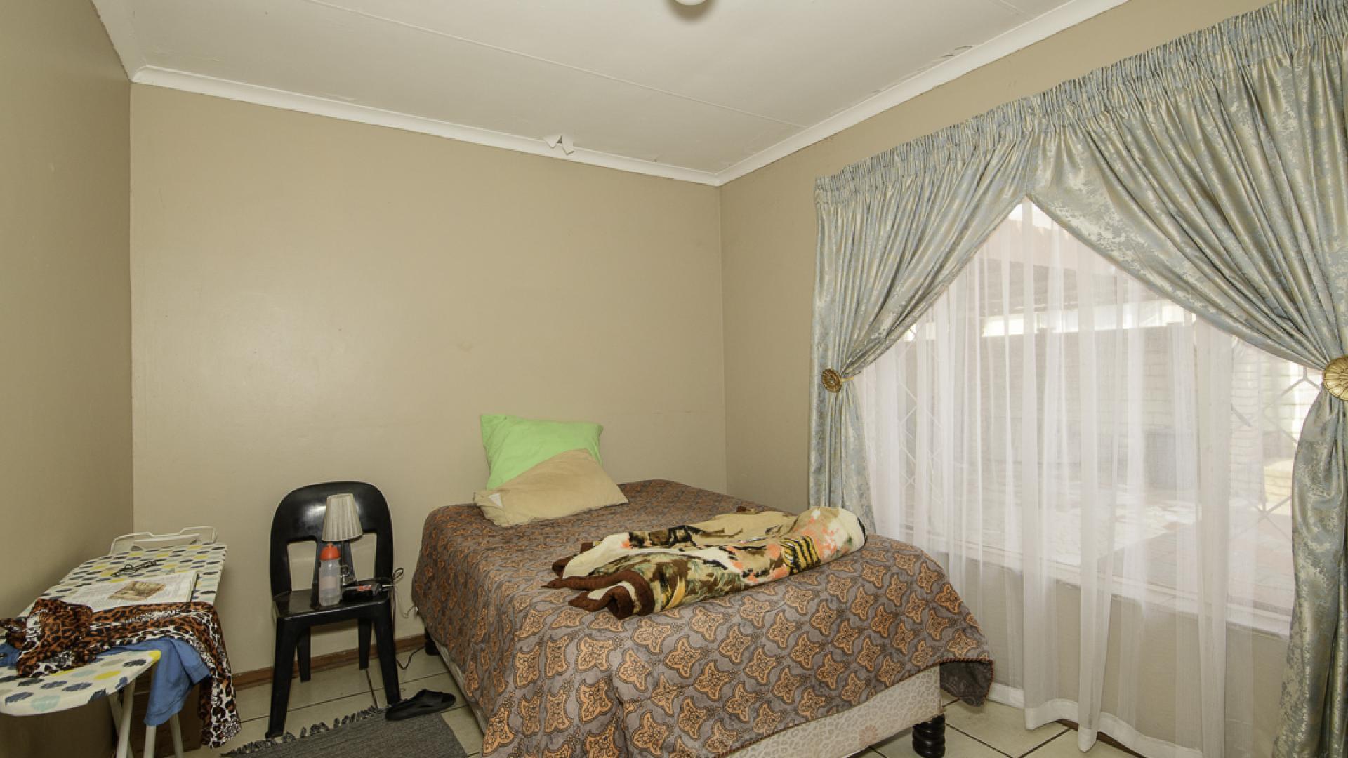 Bed Room 3 of property in Klerksdorp